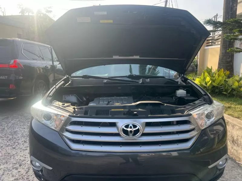 Toyota Highlander   - 2011