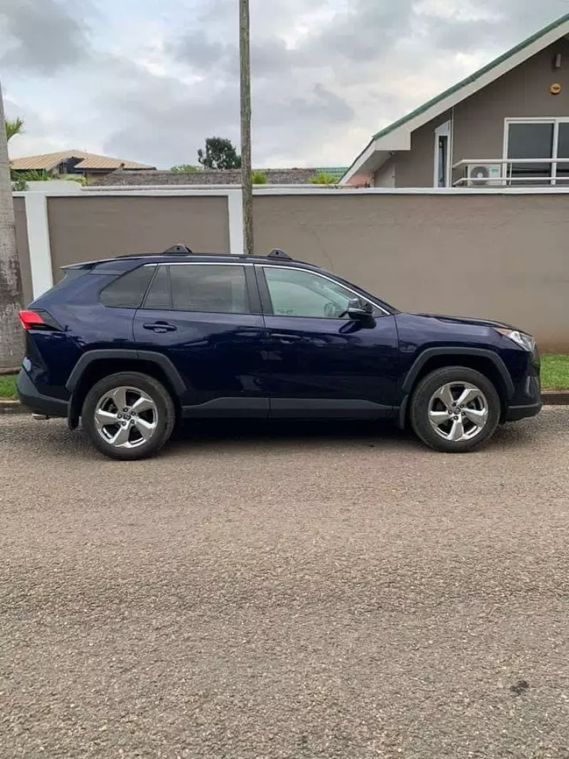 Toyota RAV 4   - 2021