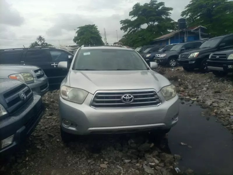 Toyota Highlander   - 2010