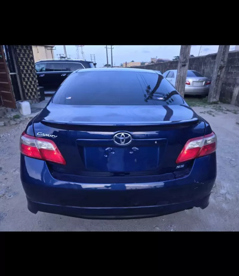Toyota Camry   - 2009