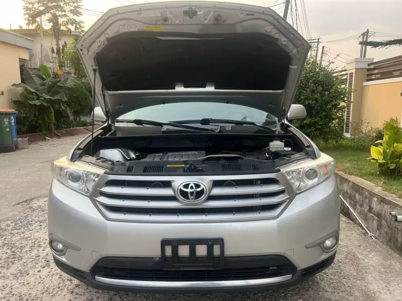 Toyota Highlander   - 2013