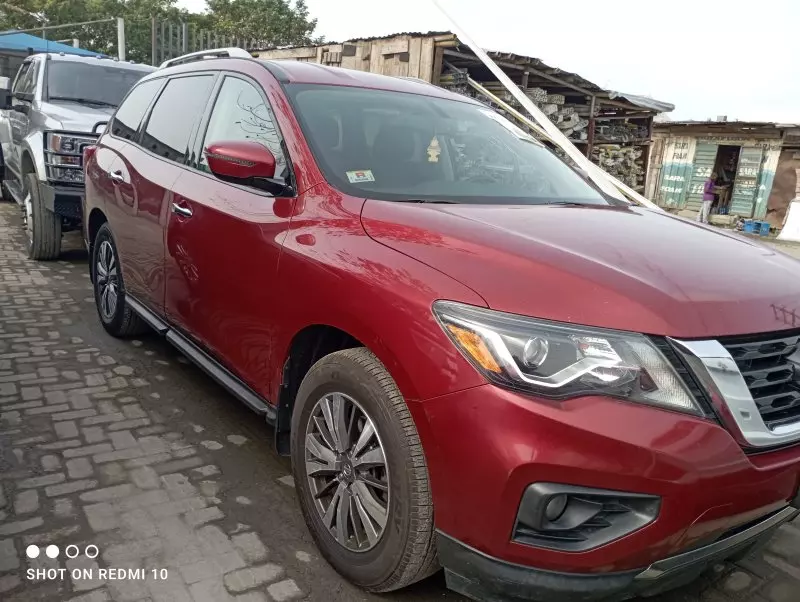 Nissan Pathfinder   - 2017
