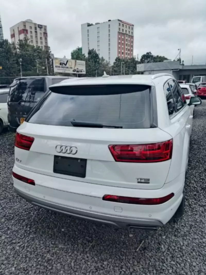 Audi Q7   - 2017