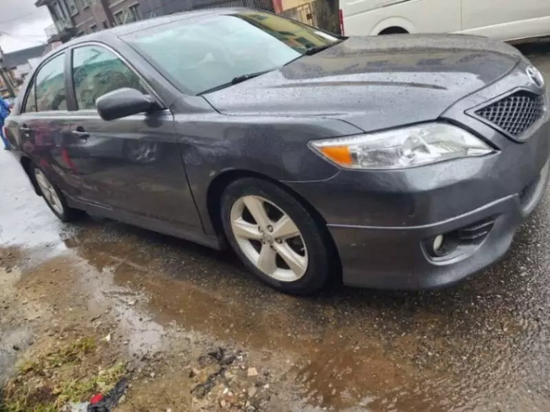 Toyota Camry   - 2010