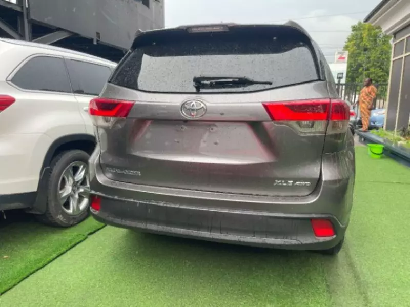 Toyota Highlander   - 2018