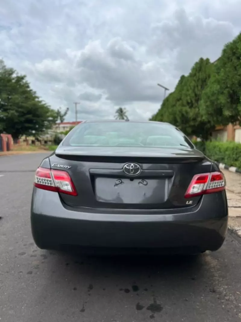 Toyota Camry   - 2010