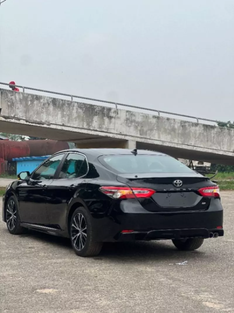Toyota Camry   - 2019