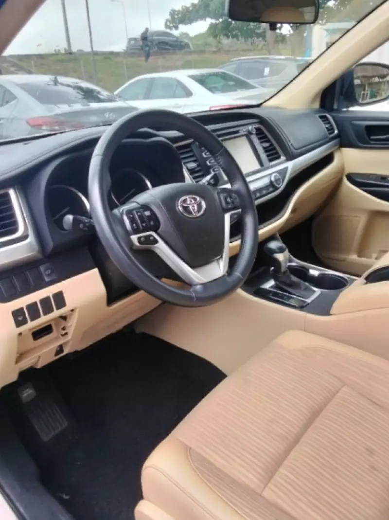 Toyota Highlander   - 2017