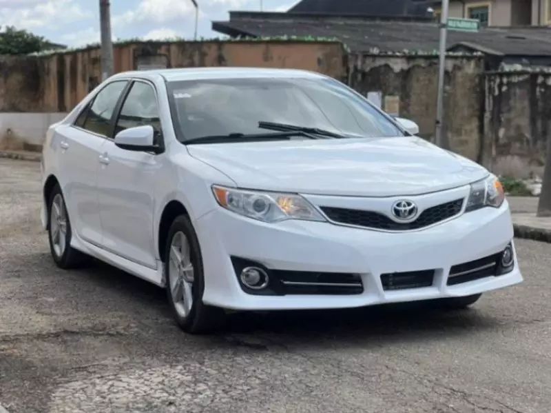 Toyota Camry   - 2013