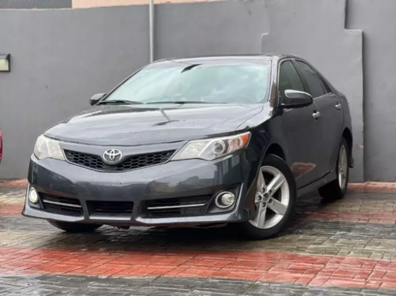 Toyota Camry   - 2014