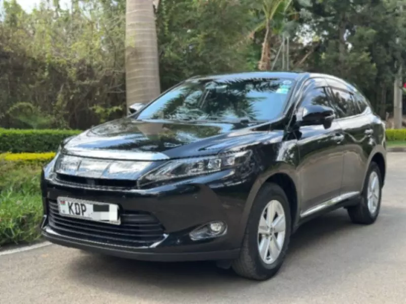 Toyota Harrier   - 2017