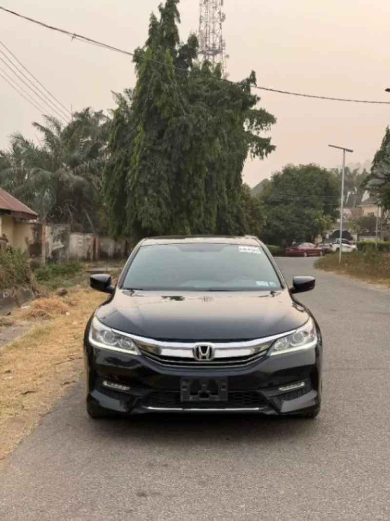 Honda Accord   - 2017