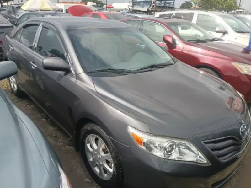 Toyota Camry   - 2010