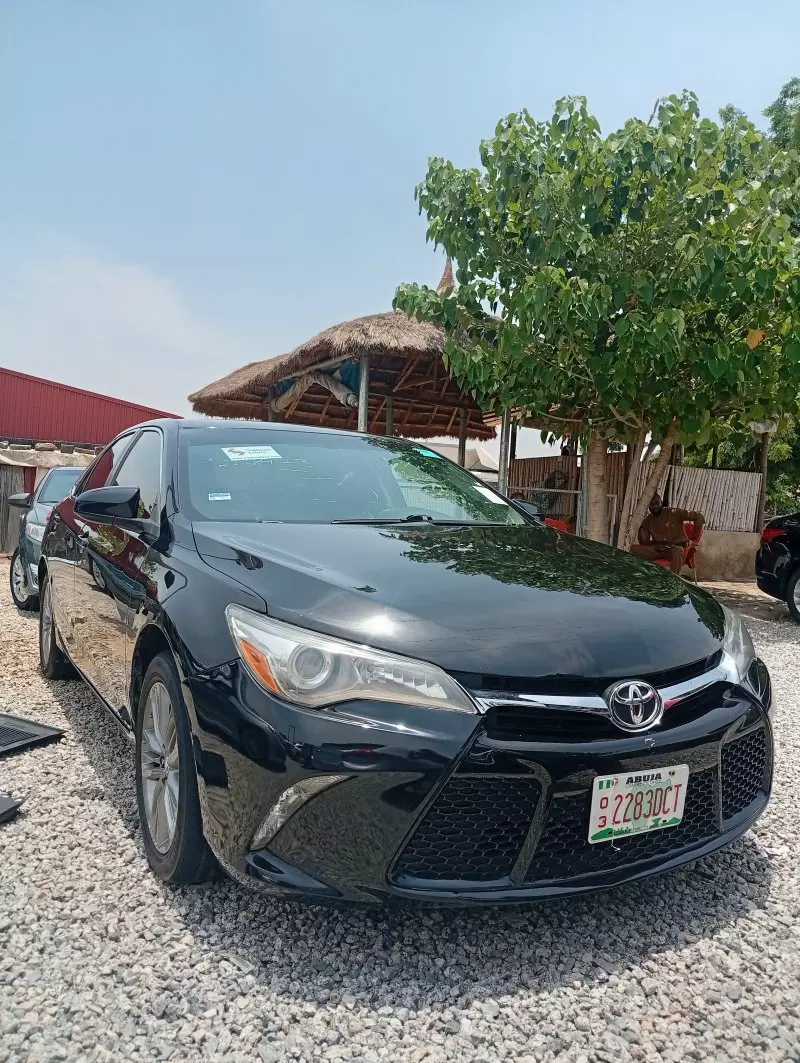 Toyota Camry   - 2016