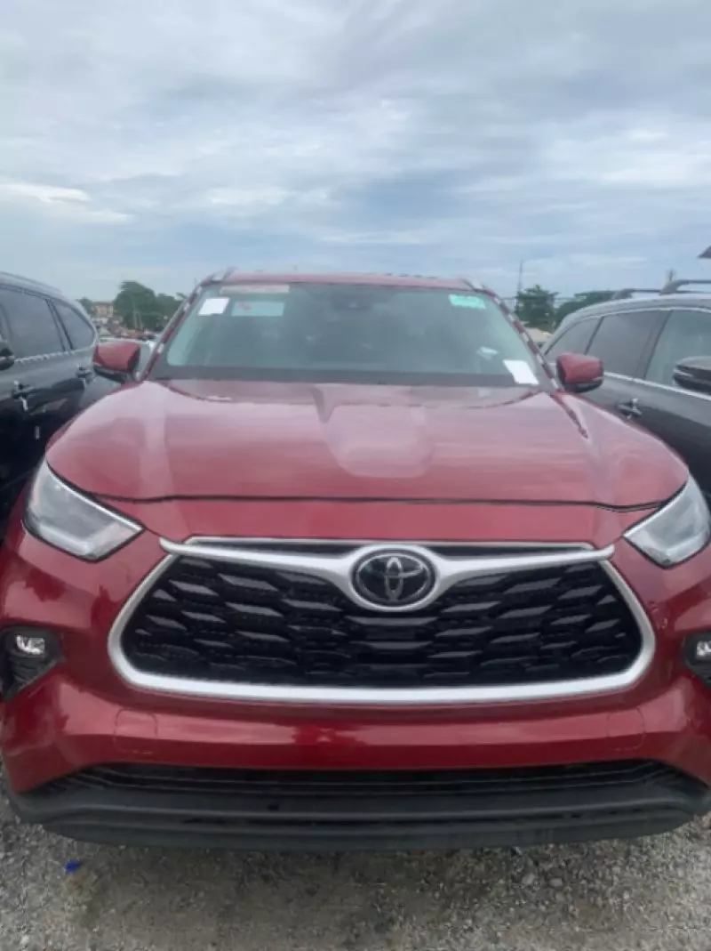 Toyota Highlander   - 2021