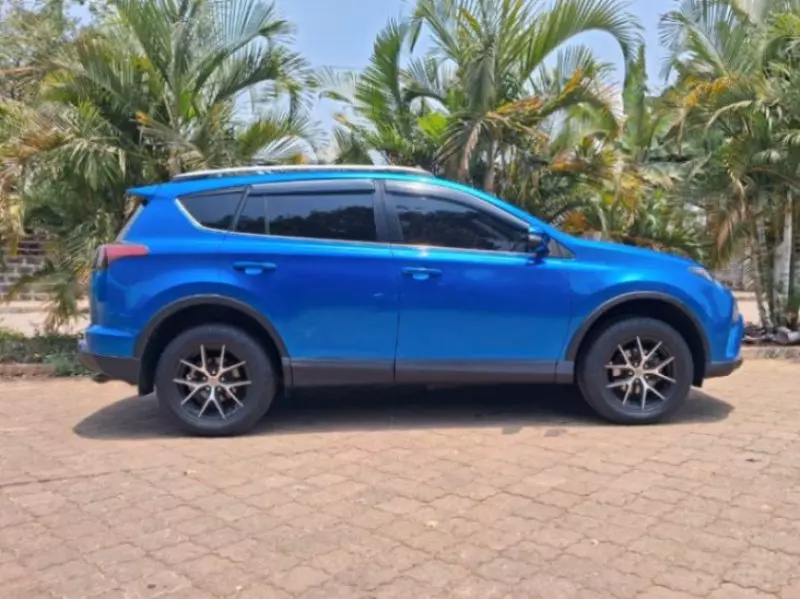 Toyota RAV 4   - 2017
