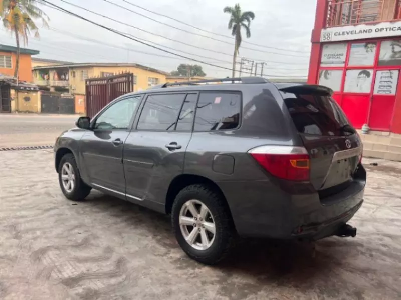 Toyota Highlander   - 2010