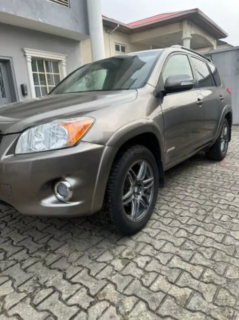Toyota RAV4   - 2011