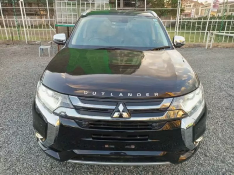 Mitsubishi Outlander hybrid    - 2016