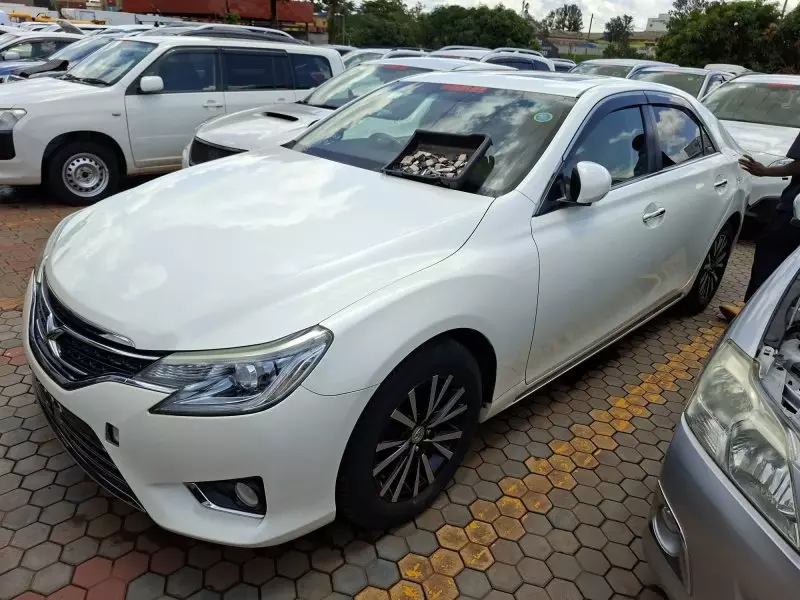 Toyota Mark X - 2016