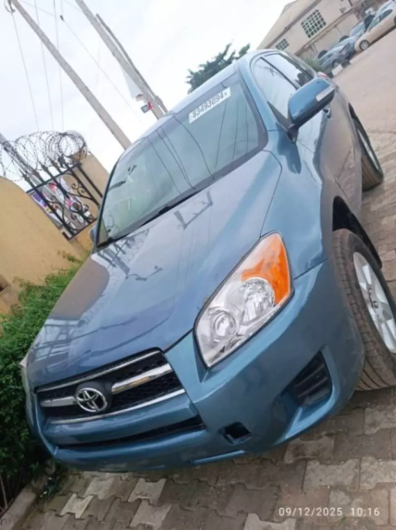 Toyota RAV 4   - 2010