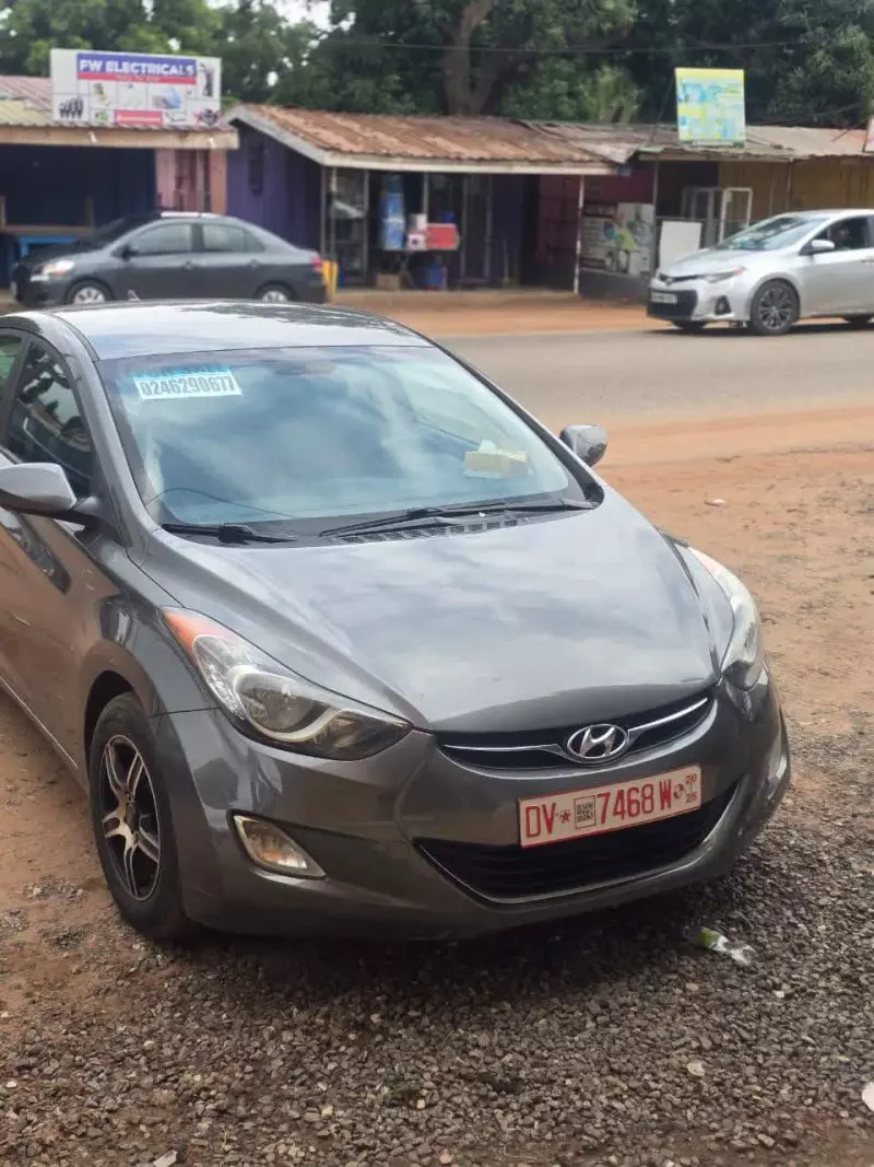 Hyundai Elantra   - 2013