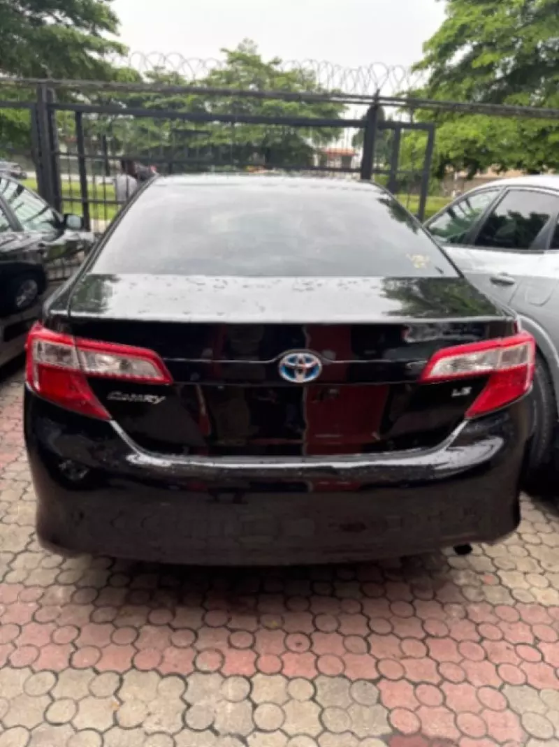 Toyota Camry   - 2012