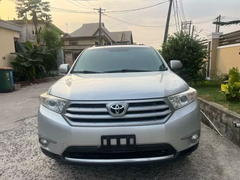 Toyota Highlander   - 2013