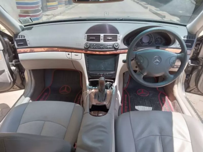 Mercedes-Benz E200   - 2009