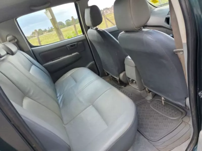 Toyota Hilux   - 2005