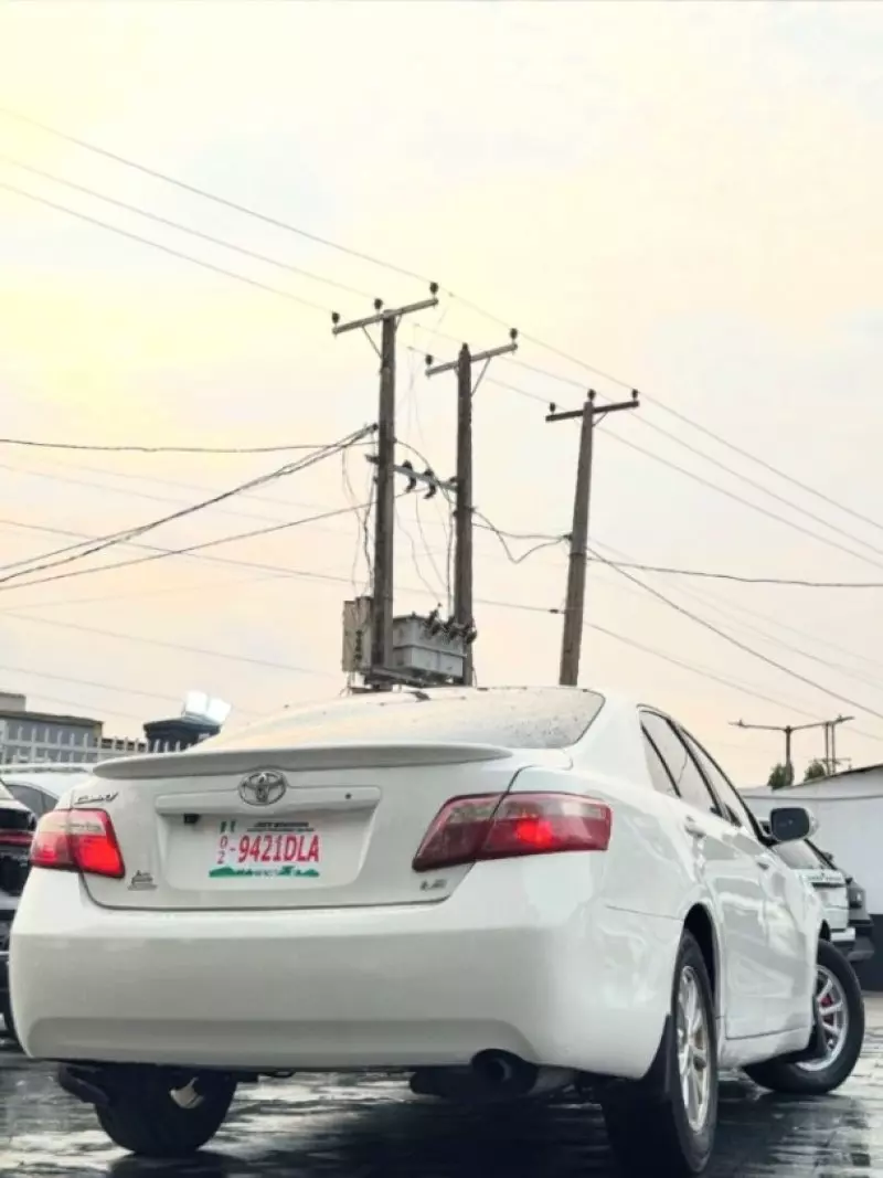 Toyota Camry   - 2009