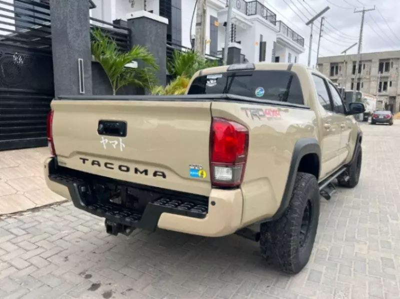 Toyota Tacoma   - 2018