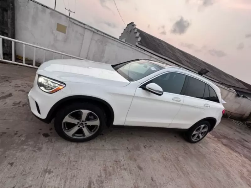 Mercedes-Benz GLC 300   - 2021