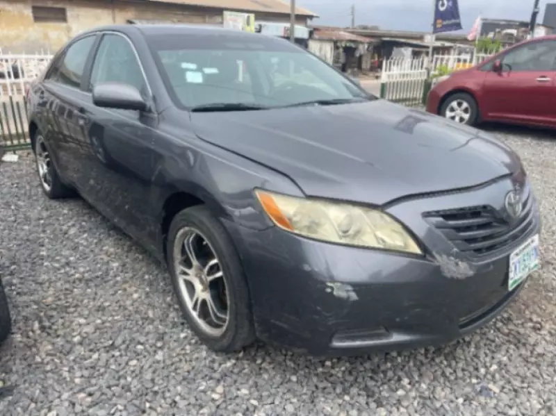 Toyota Camry   - 2009