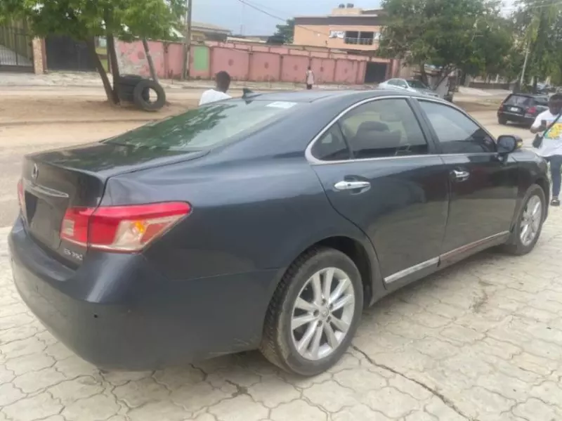Lexus IS 250   - 2010