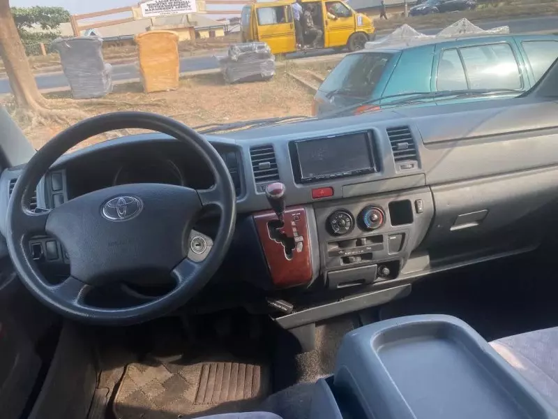 Toyota Hiace   - 2013