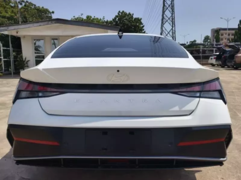 Hyundai Elantra   - 2025