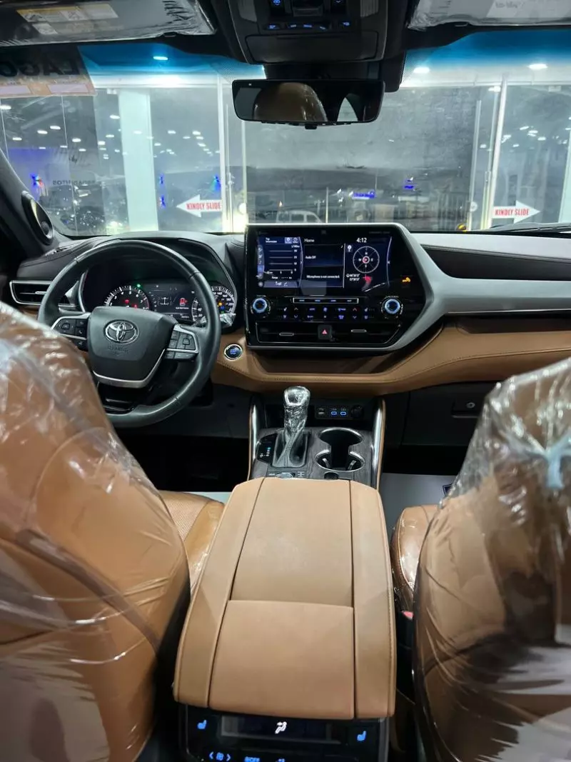 Toyota Highlander   - 2022