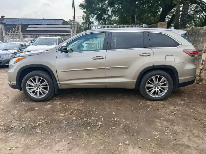 Toyota Highlander - 2016