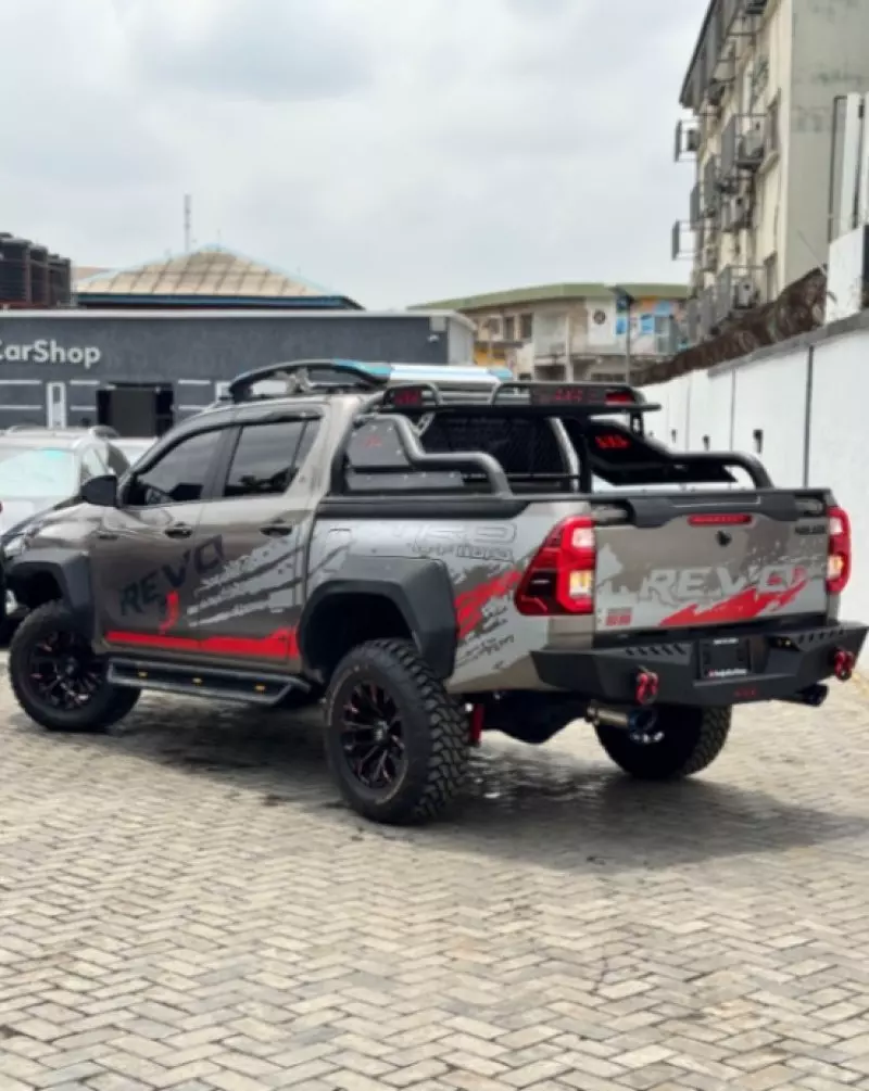 Toyota Hilux   - 2020