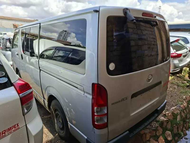 Toyota Hiace   - 2013