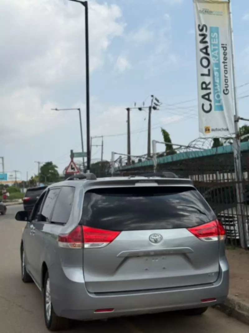Toyota Sienna   - 2013