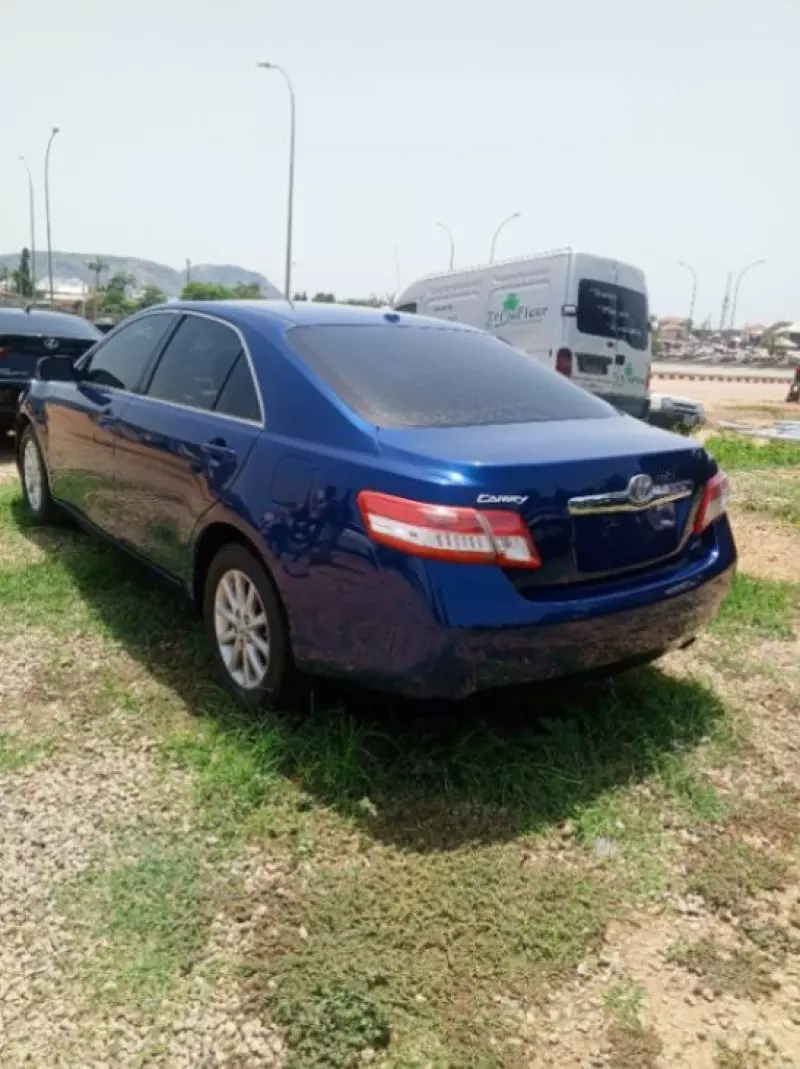 Toyota Camry   - 2011