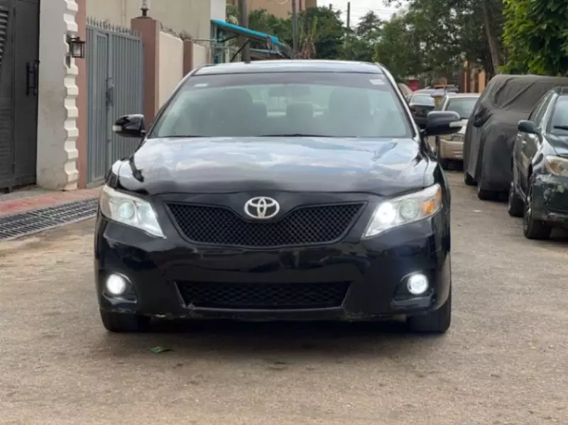 Toyota Camry   - 2010