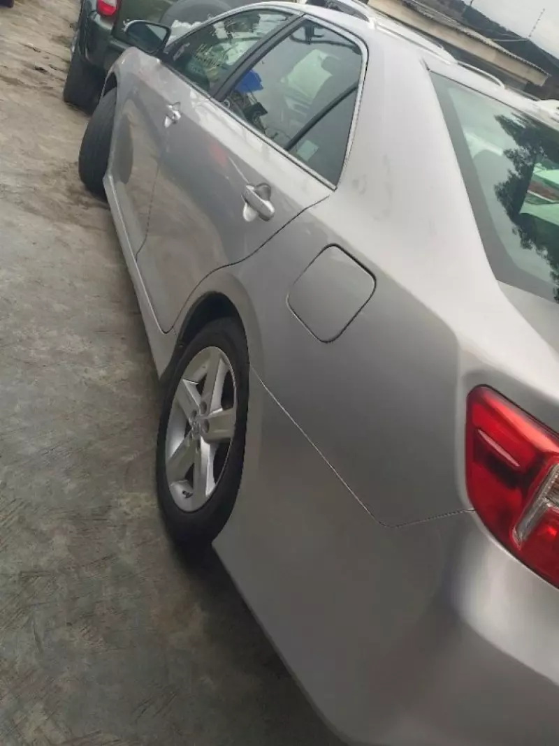 Toyota Camry   - 2012