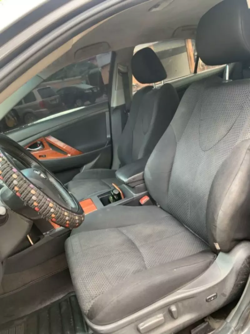 Toyota Camry   - 2010