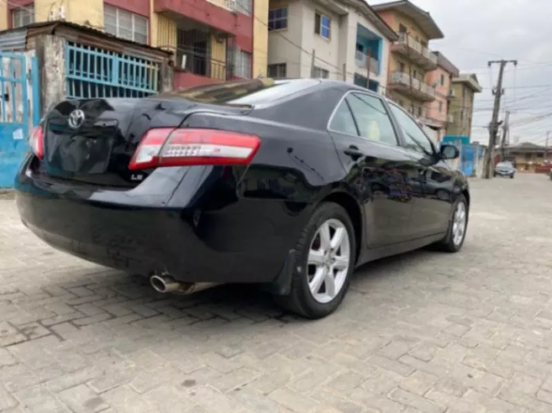 Toyota Camry   - 2010