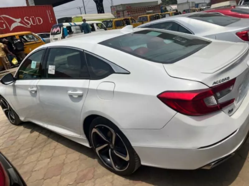 Honda Accord   - 2021
