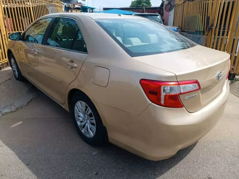 Toyota Camry   - 2012