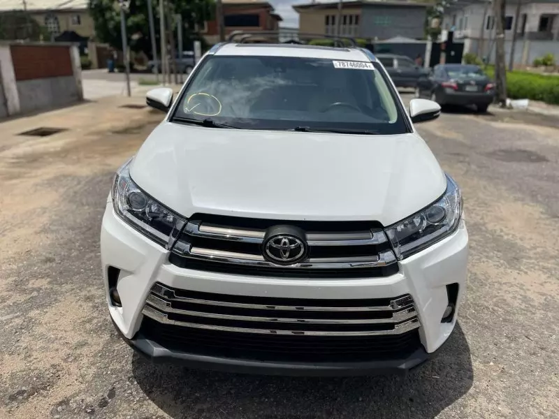 Toyota Highlander   - 2016